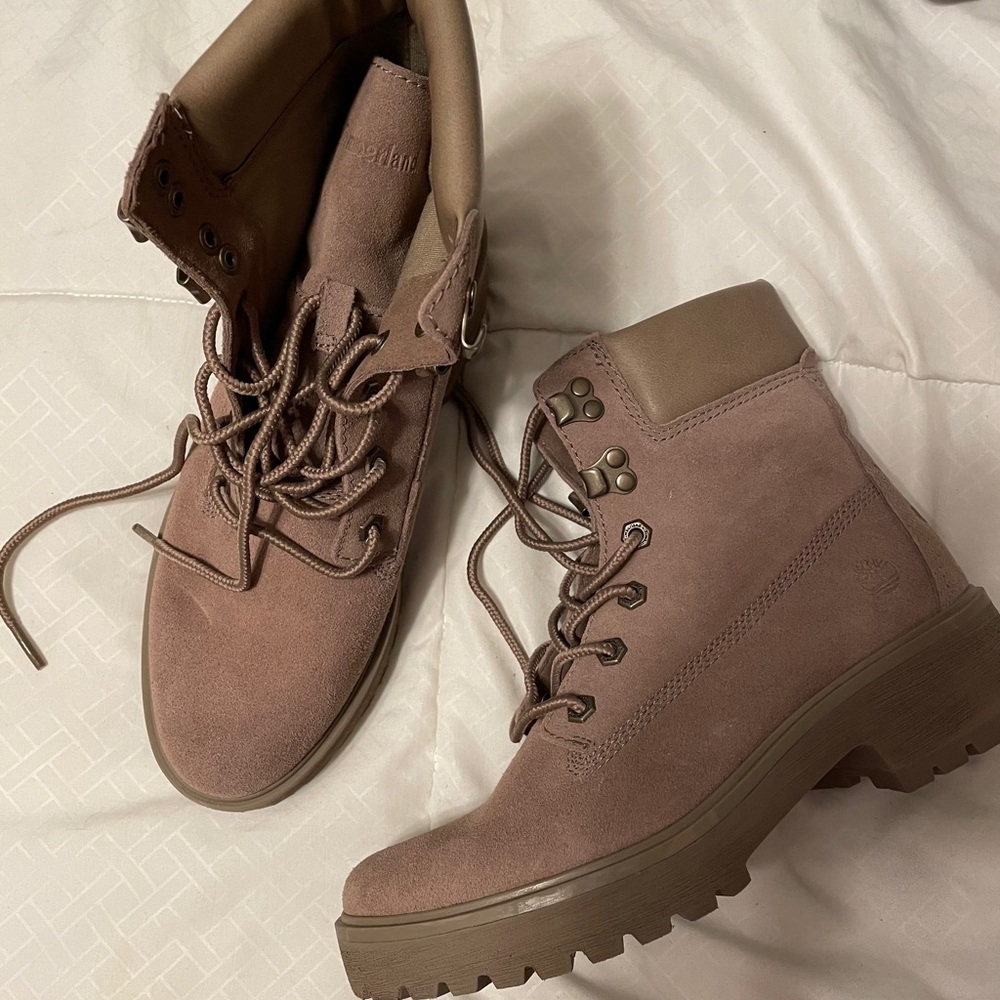 Never Worn Timberland woman’s boots